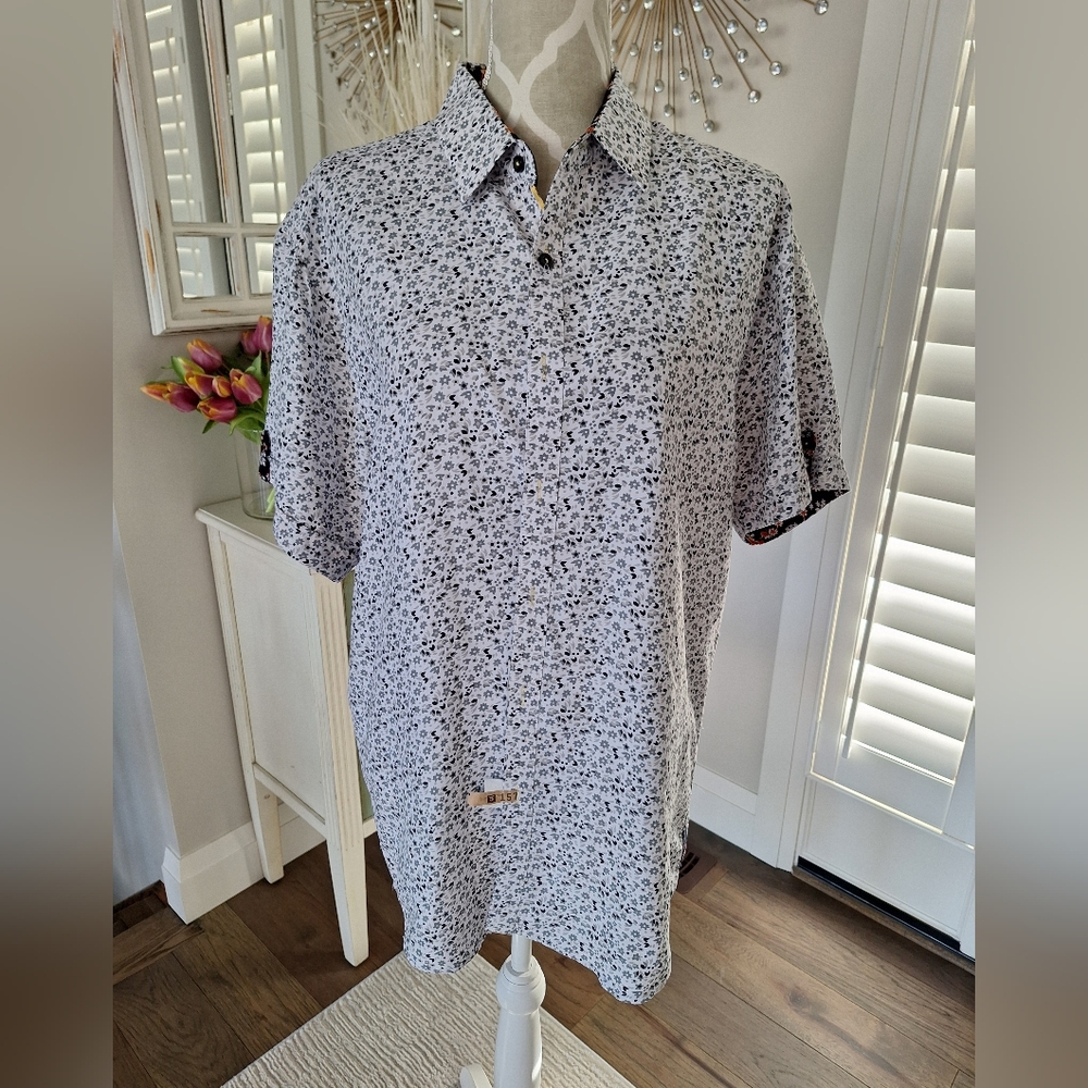 XL Short sleeve button down shirt